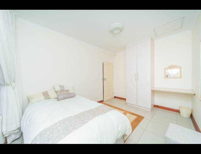 5 BEDROOM FREEHOLD FOR SALE IN COVE ROCK